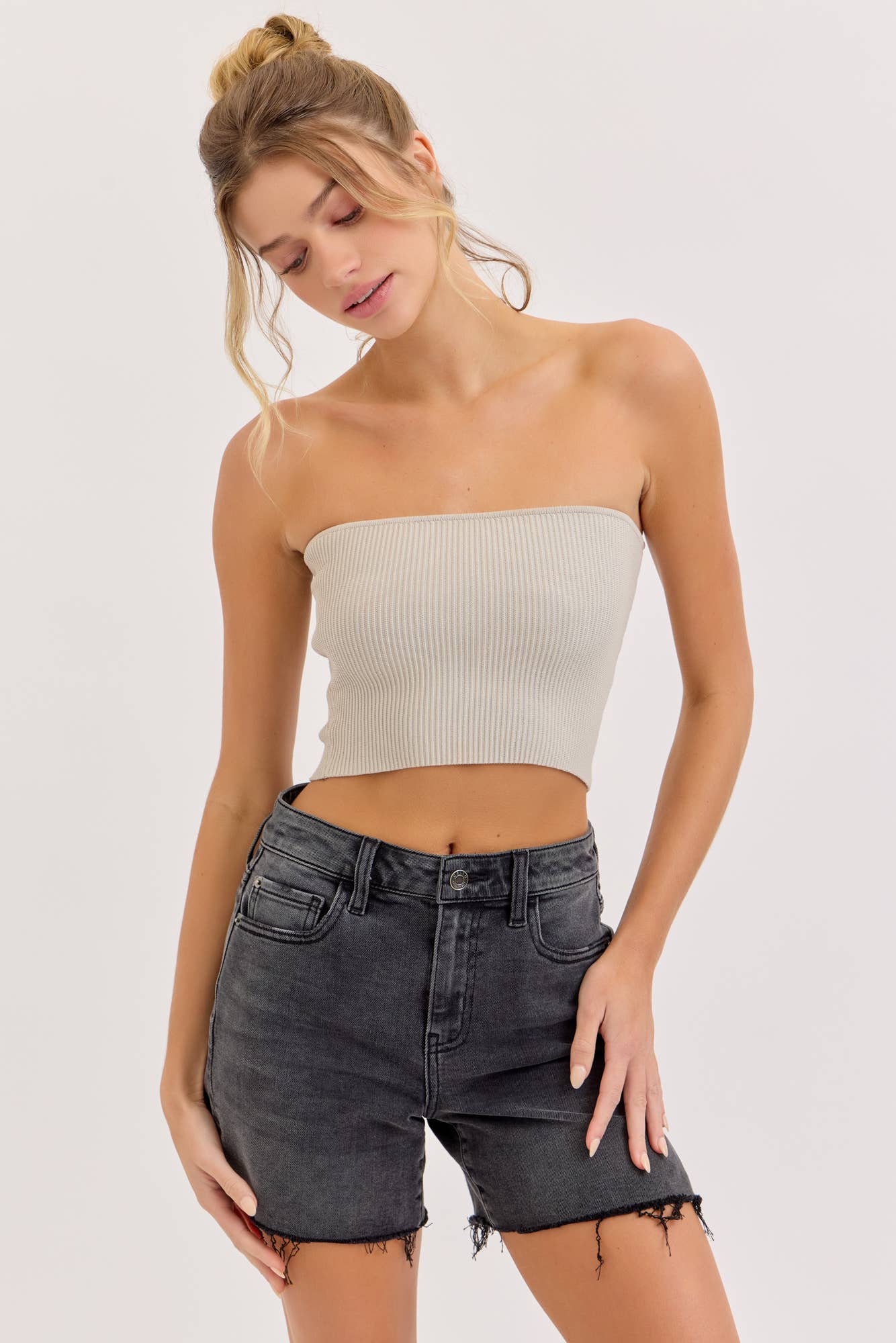 Cello Mid Rise Distressed Short (w/Side Slit)