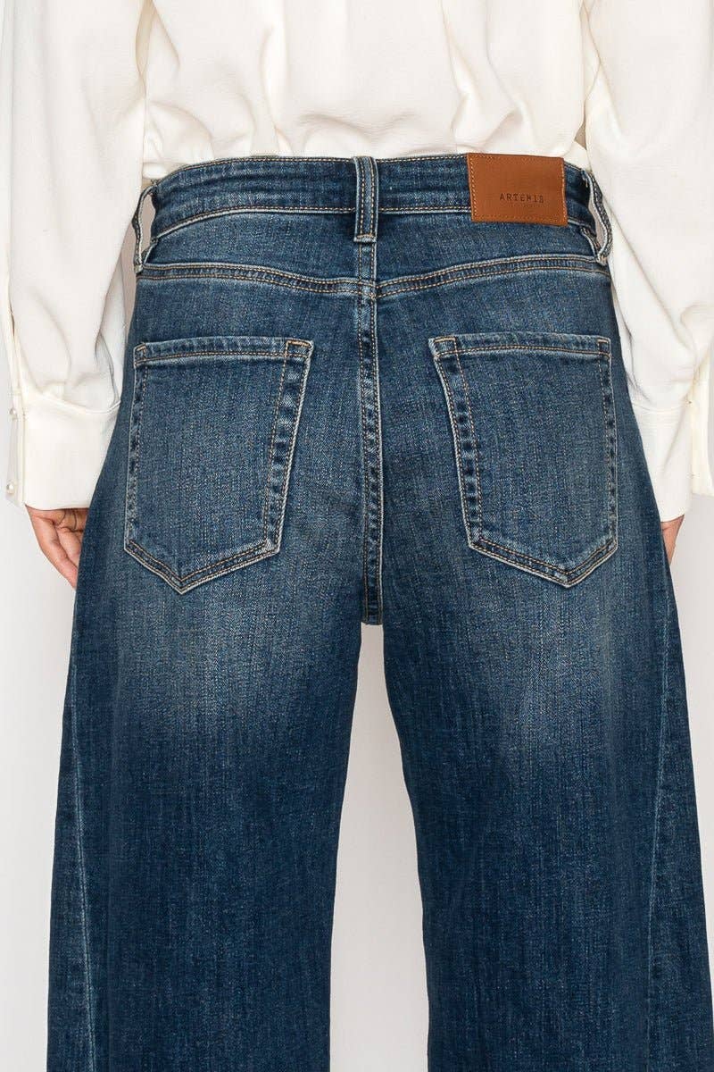 Relaxed Tapered HR Barrel Jeans