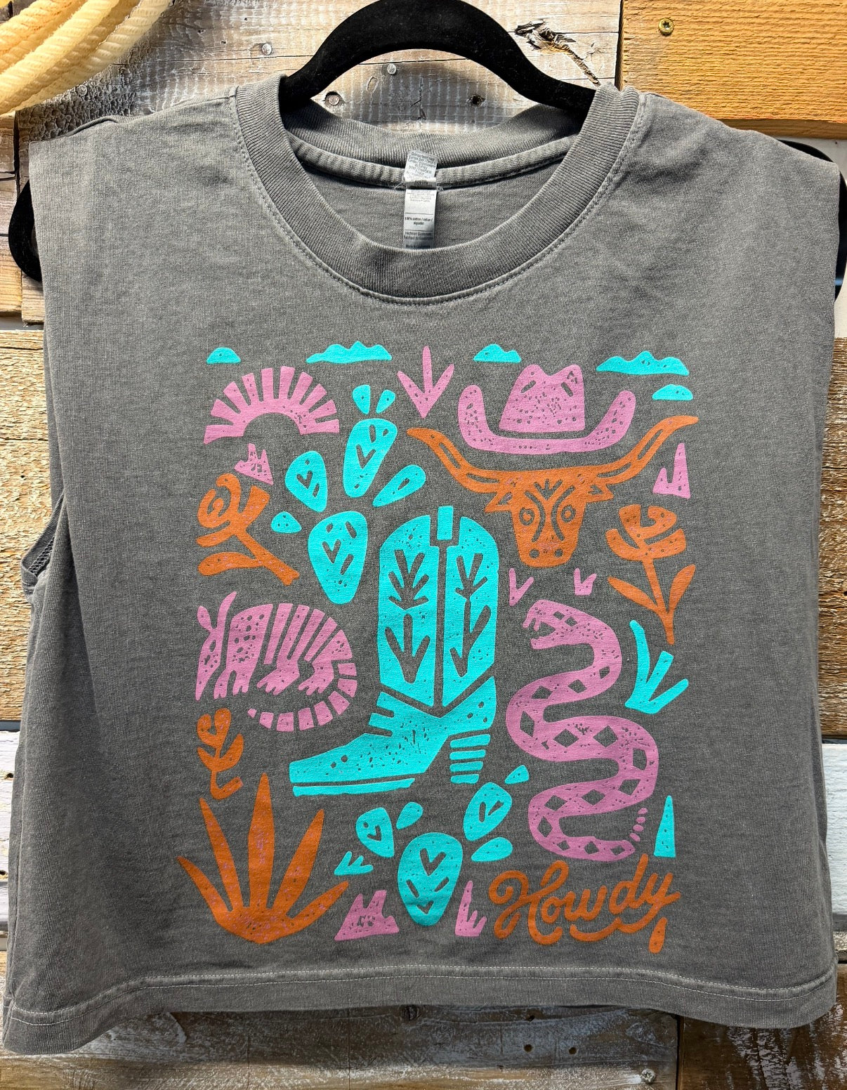 Howdy Desert Muscle Crop Tee